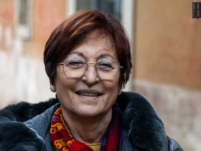 A venirci incontro � il 57enne Paolo Accettura, figlio della proprietaria Rossana Carenza, classe 1939, da cui prende il nome la dimora. Fu lei, negli anni 60, a fondare tra queste mura prima un asilo e in seguito una scuola di danza ancora oggi attiva...